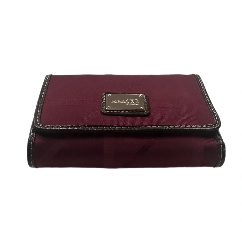 Nine‎ & Co wallet